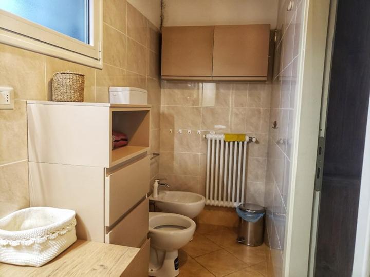 Golden House Apartment Болоня Екстериор снимка
