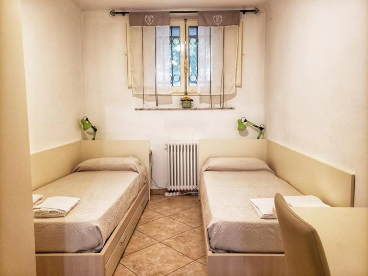 Golden House Apartment Болоня Екстериор снимка